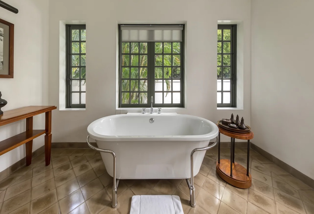 Bathroom Water Removal in Dundee, NE